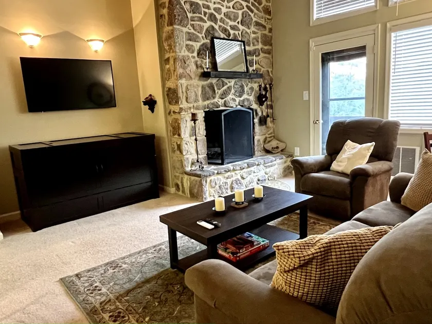 Slope-Side Condo, Pet Friendly w/ Fireplace &Views - Image 1