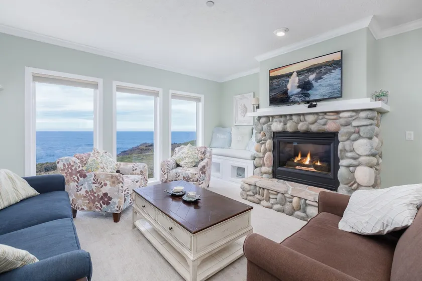 Seascape Coastal Retreat - Image 1