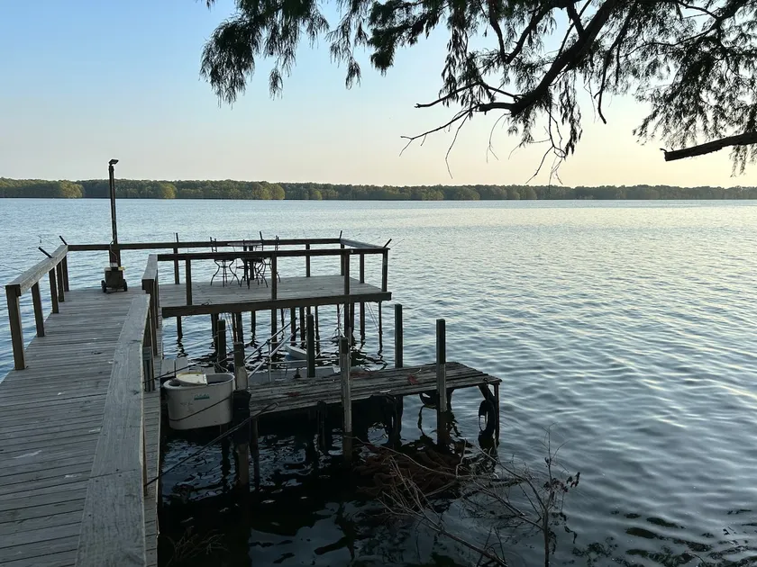 Sportsman’s Lakefront Trailer House - Image 1