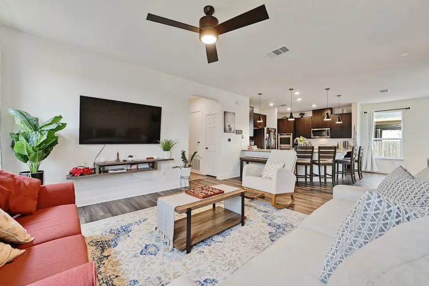 Charming home w/EV Charger near COTA,Airport,Tesla - Image 1