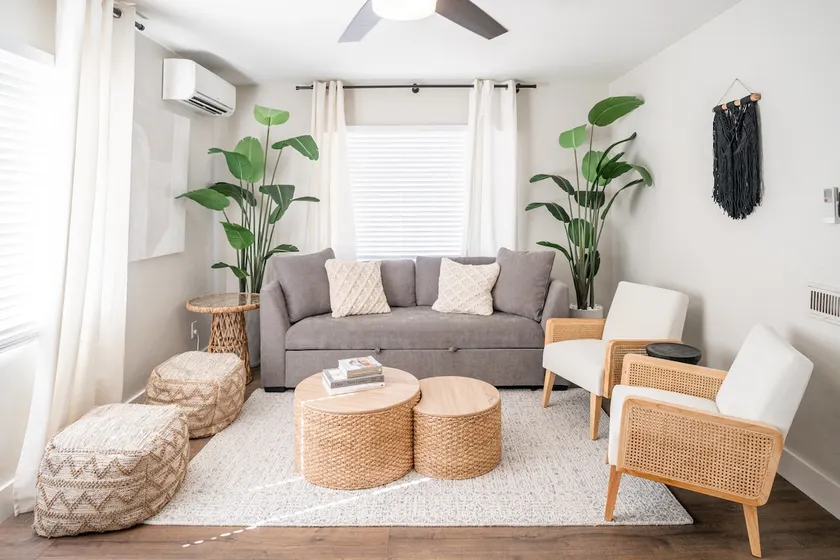 Family Friendly Home by Downtown with 3 Beds - Image 1