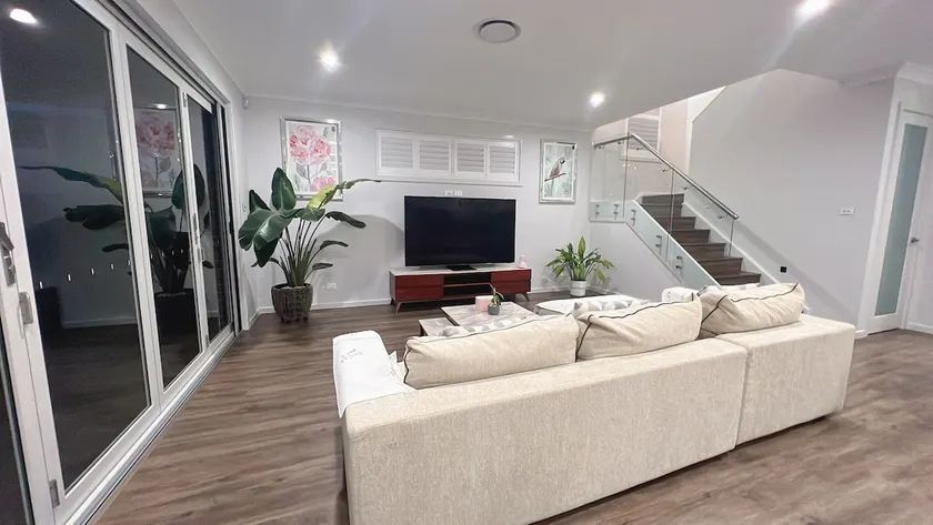 7 Aurora Ave Dunmore - Image 1