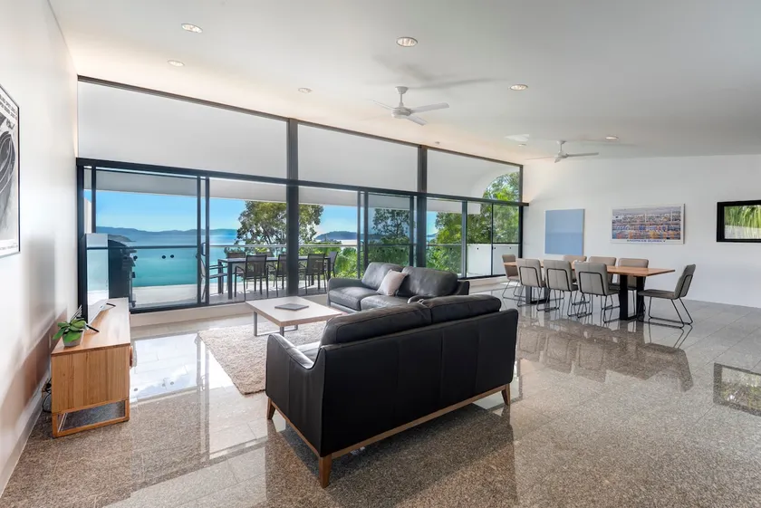 Waves 3 Luxury 3 Bedroom Endless Ocean Views Central Location + Buggy - Image 1