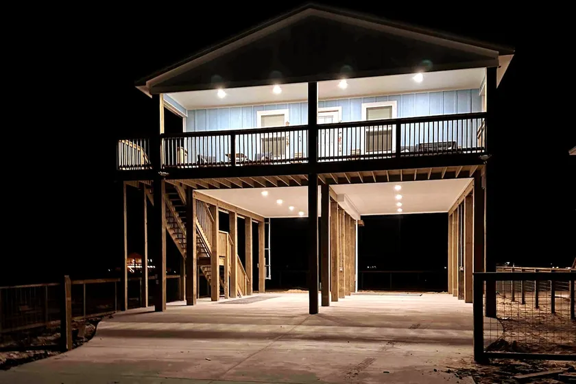 Beau's Bungalow at Holiday Beach Pet Friendly! - Image 1