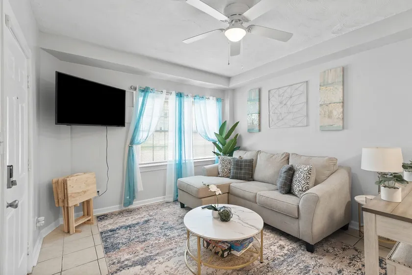 Getaway Minutes from the Beach - Image 1