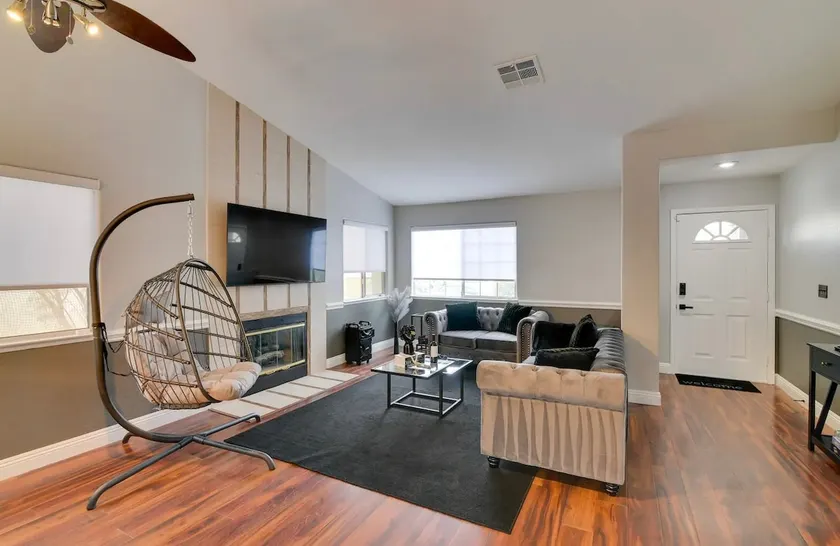 Trendy 4BR Home in N. Las Vegas - Image 1