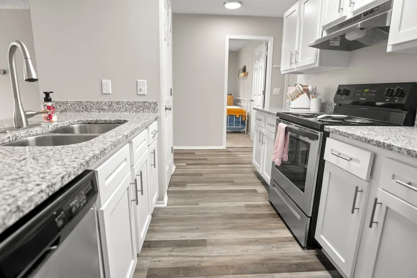 The Spade < 4 miles from U of A Pet Friendly - Image 1