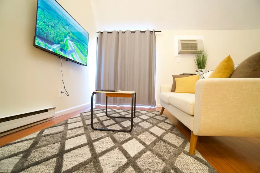 2 Bedroom Apartment near Blue Back Square - Image 1