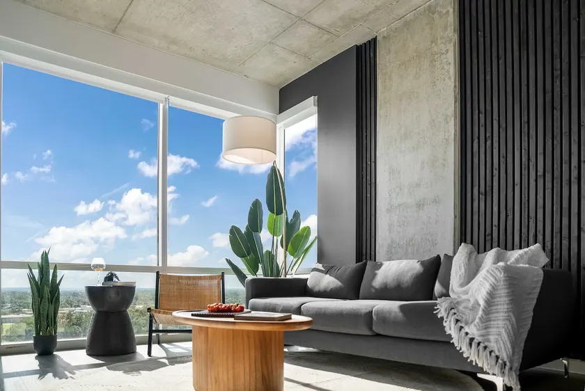 The Maximus 1BR - King Bed, Rooftop Pool, Gym - Image 1