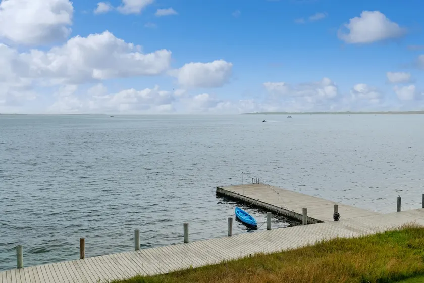Hamptons Romantic Waterfront Queen Suite - Image 1