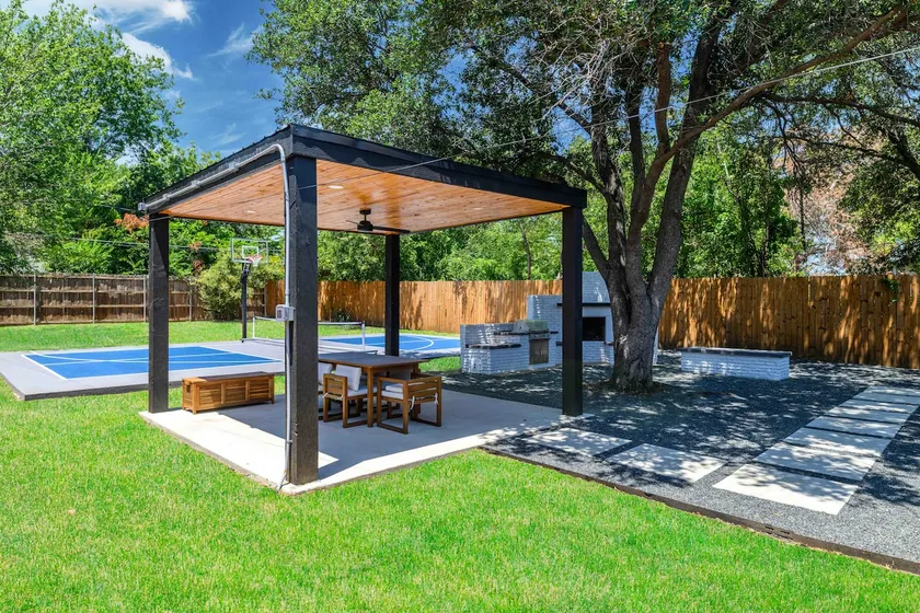 Arlington Fun: AT&T Stadium + Backyard Pickleball - Image 1