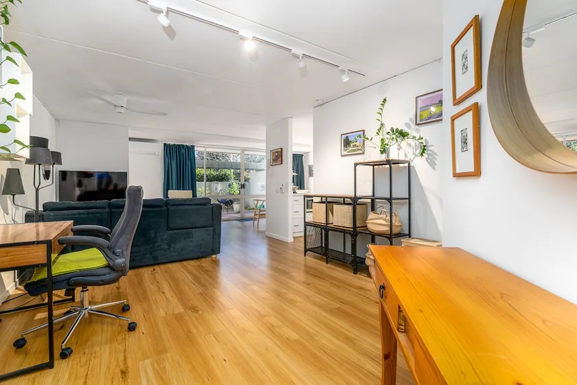 Stylish apt facing the historic Telopea Park - Hosted by CanStay - Image 1
