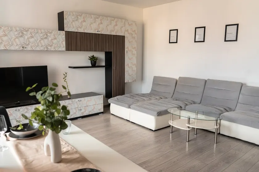 Urban Loft with Private Parking - Premiere Hospital - Image 1