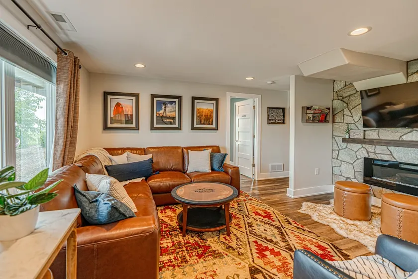 Country Getaway with a Hot Tub - Sleeps 8 - Image 1