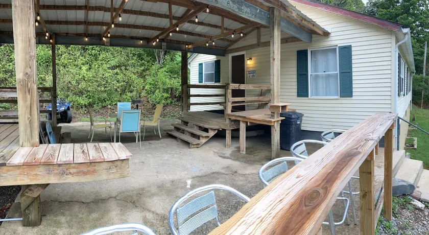 Riverview @ Hatfield McCoy Riverfront Resort - Image 1