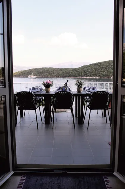 Large Terrace Apartment by Sea - Image 1