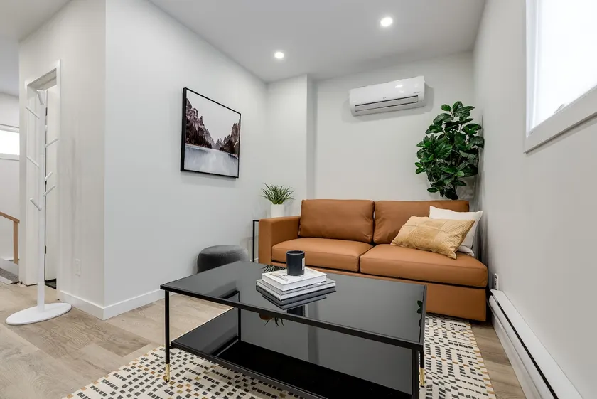 1BR Apt w Sleeper Sofa | Downtown | Parking incl - Image 1