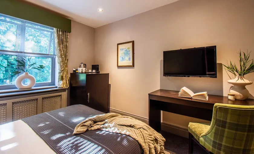 Stylish Ensuite: Self-Catering, Free Gym Access - Image 1