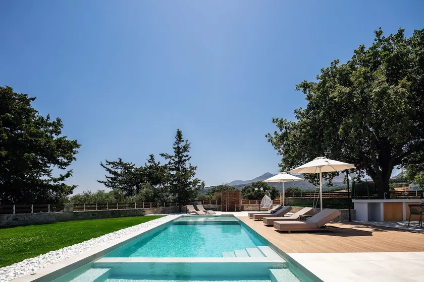 Heated pool, playground, kids pool, close to beach - Image 1