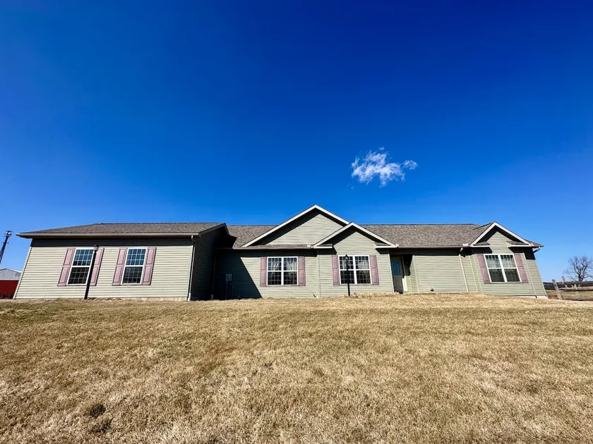 Country Living Inn - Image 1