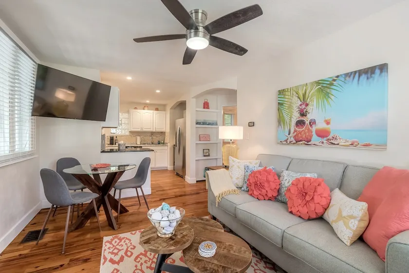 Cozy Pet-Friendly Bungalow close to Twin Beaches! - Image 1