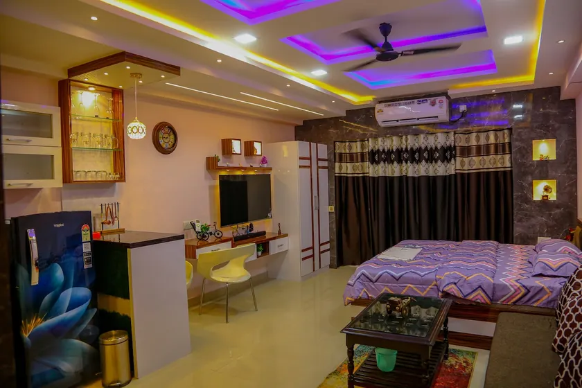 Luxury Xanadu Studio- 620 Near Airport & CC2 - Image 1