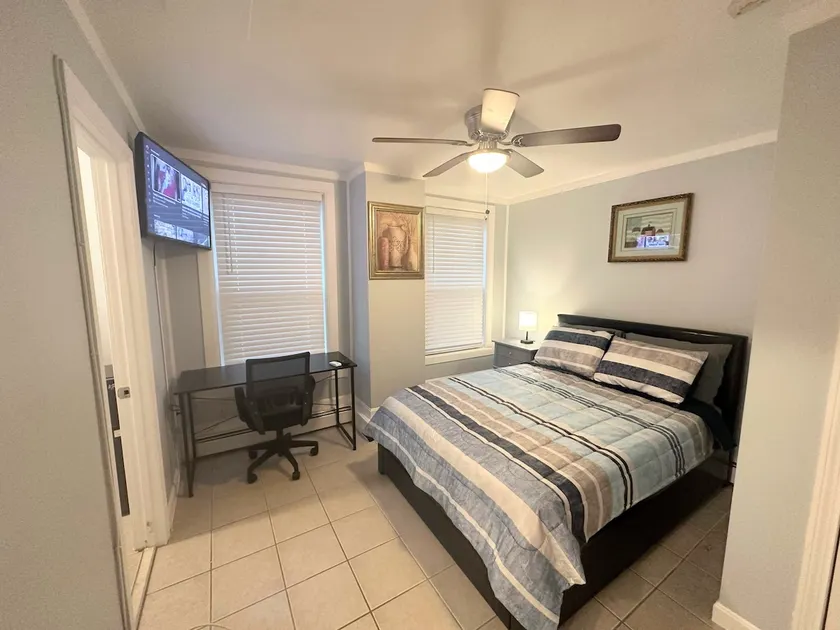 Like 4-star hotel, but cheaper! - Image 1