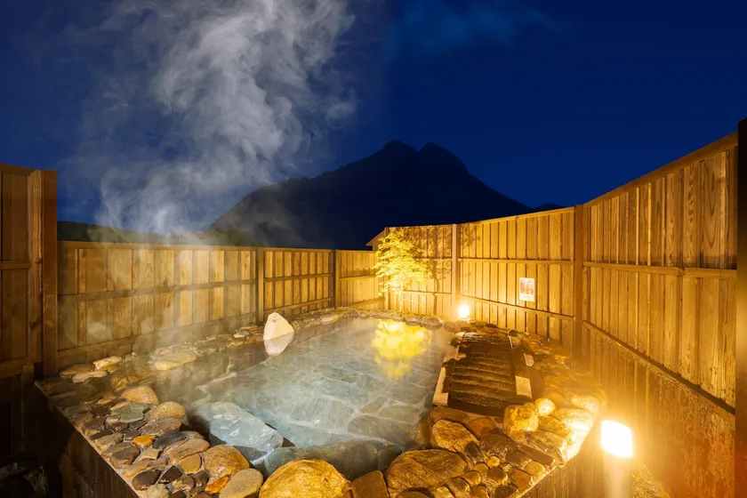 [Sky Hostel] 5 minutes by car from Yufuin Station. Open-air hot spring. Two-story building. The whole house is available! - Image 1