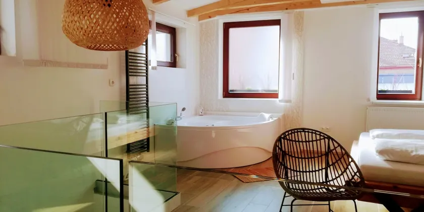 Duplex apartment with whirlpool tub and Breakfast - Image 1