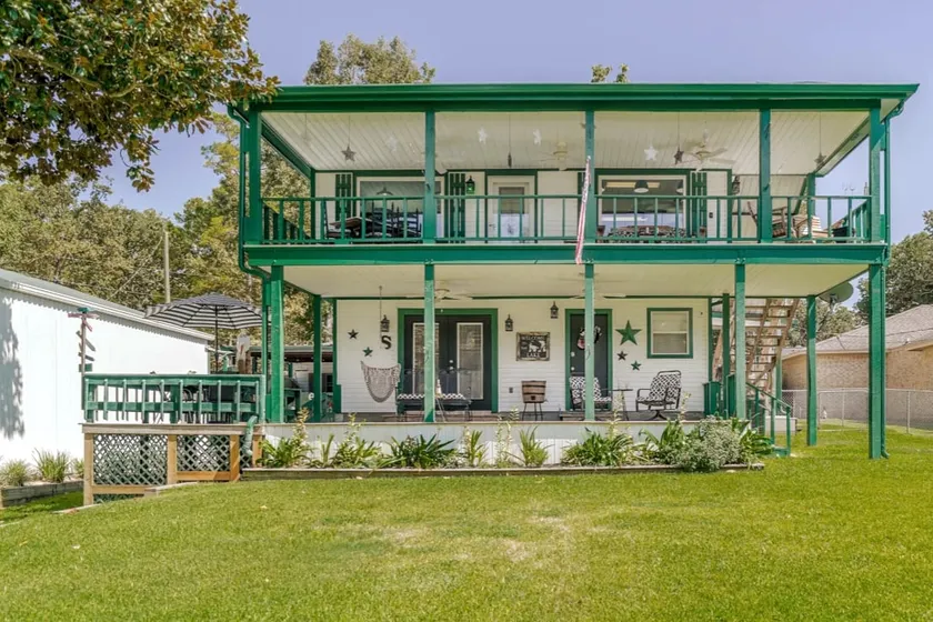 Waterfront 5BR+Hot Tub+Fire Pit+40x30 Fun House - Image 1