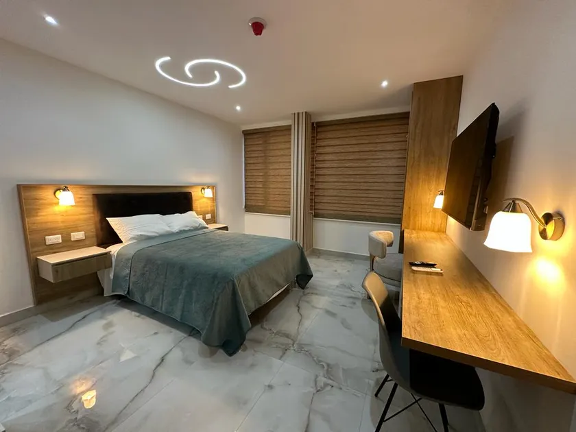 Choveit Executive Suites 5 suite 402 - Image 1