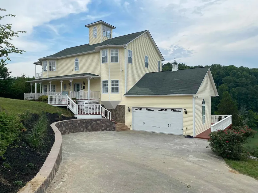 Douglas Lake Waterfront Estate - Image 1