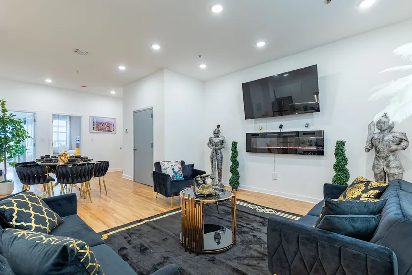 《》Palace 6 Beds+1 PRKG near NYC, Metlife, AmDream - Image 1