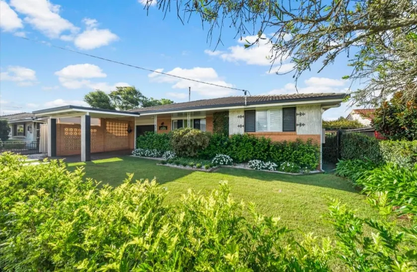Escape the hustle: Fully Renovated 3 Bedrm House - Image 1