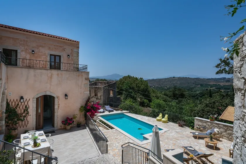 Butterfly, a historical villa with pool & hot tub! - Image 1