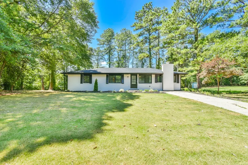 Stunning Renovated Home Near Battery Park and City - Image 1