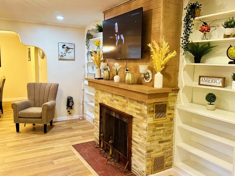 Cozy Riverside View House - Image 1