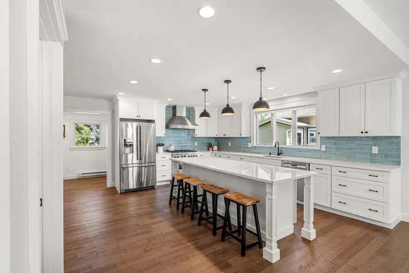 Luxury 5BR Home + Office, Walk to Beach & Town - Image 1