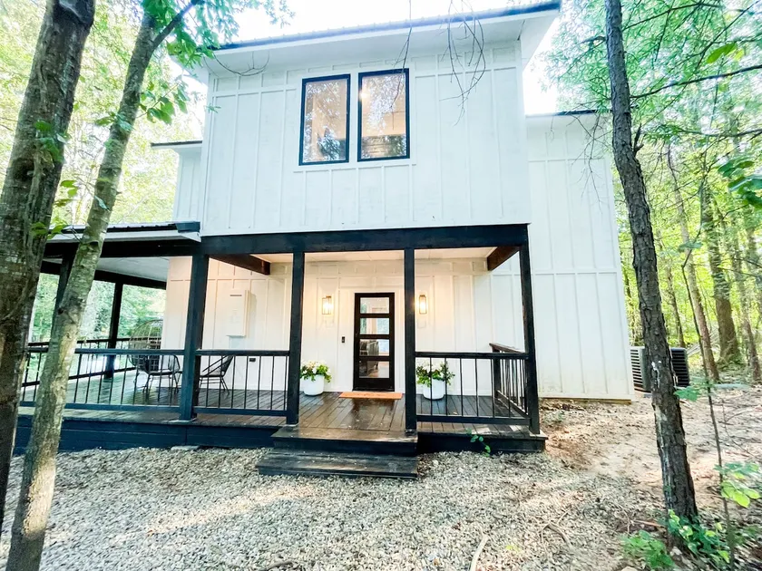 the RISER - BRAND NEW Modern Hideaway in Broken Bow - Image 1