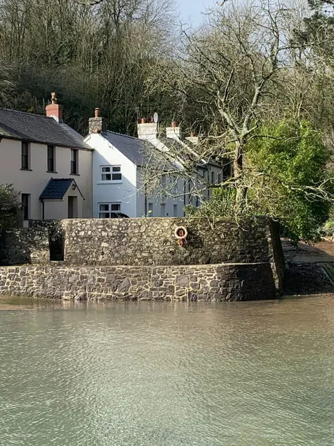 Secluded Waterside Cottage - Image 1