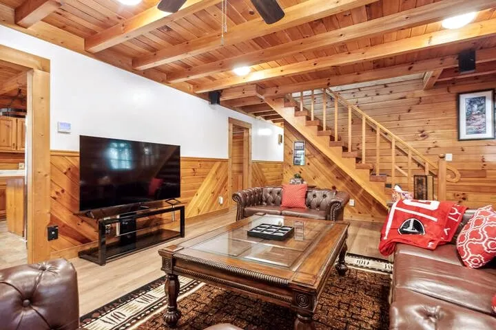 Cabin Bliss-5 BR/3 Bath/HotTub/EV-1mi to Lk Lanier - Image 1