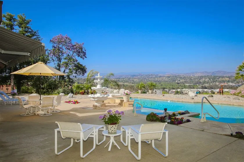 SunnyCentralLux:BBQ|HeatedPool|HotTub|Views|OKPets - Image 1