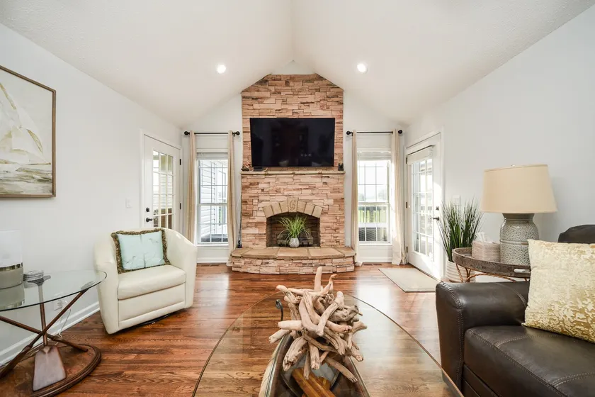 Rockholt River House - Image 1