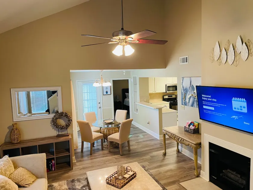 3br/3ba - 4 Mins to Stadiums, Casinos, & Downtown - Image 1
