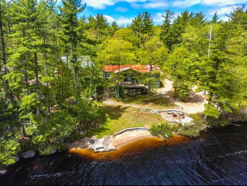 Waterfront Cottage on Lake w/ Hot Tub + Game Room - Image 1