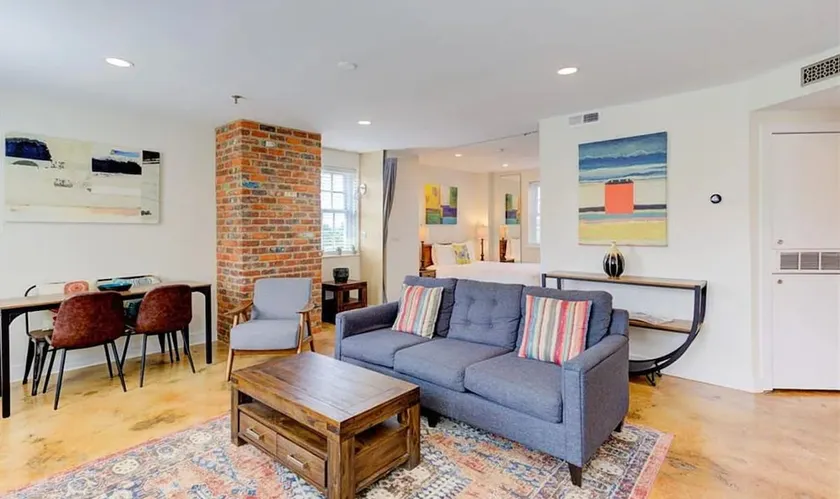 Luxury Downtown Loft - Image 1