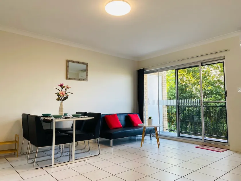 Large 2-br apartment, walking to CBD & Suncorp Std - Image 1