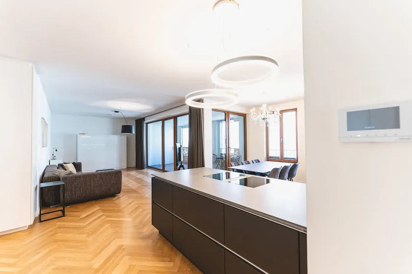 120 sqm apartment at Neumarkt – central & elegant - Image 1