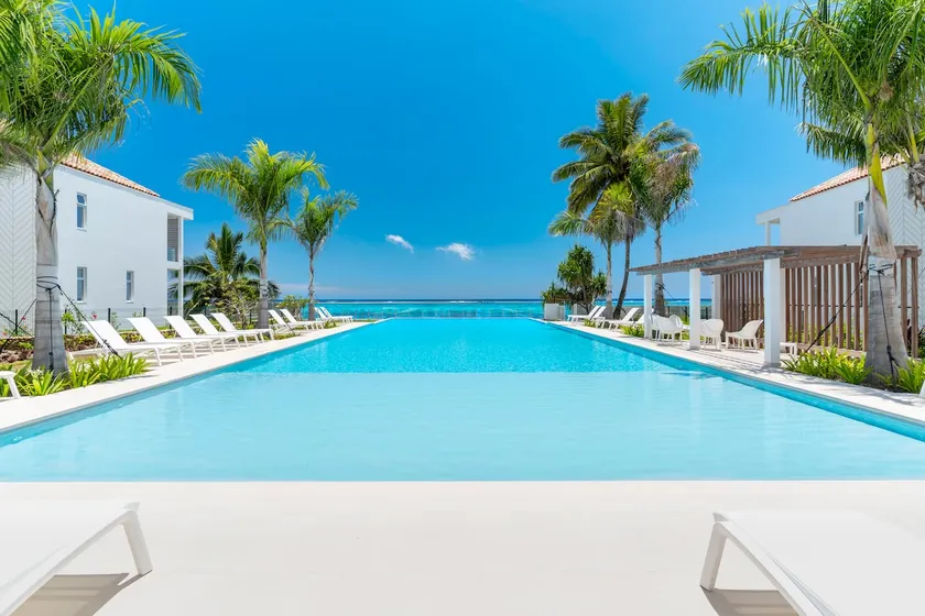 Tahiti Luxury Beach with Concierge Service - Image 1