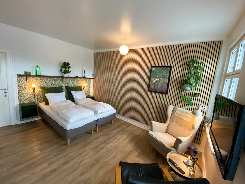 Årslev B&B. Green - Image 1